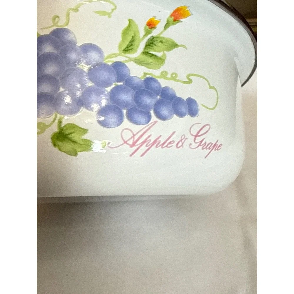 Vintage Style Enamelware Fruit Nesting Bowls Set of 3 with 1 Lid Apple Grapes